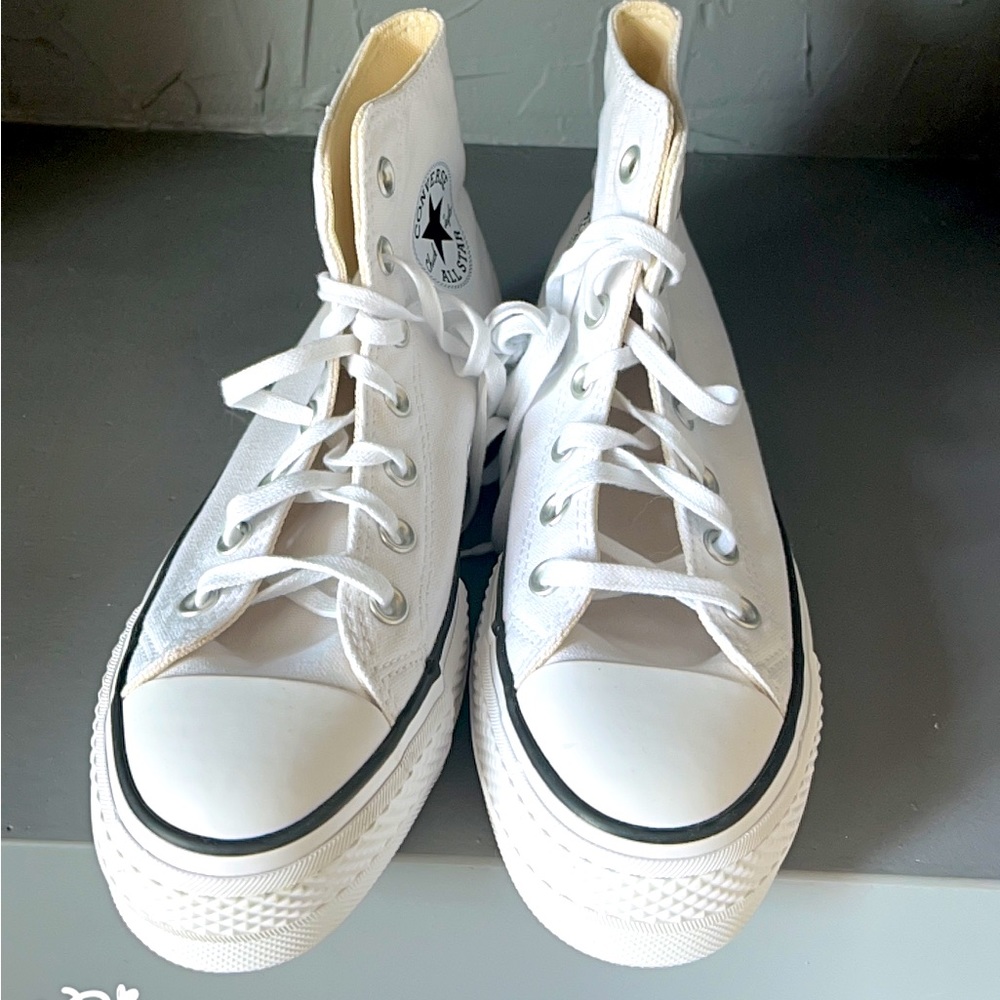 All star chuck Taylor’s converse